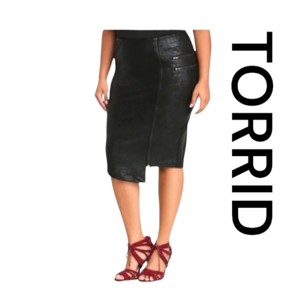 Torrid Black Faux Leather Skirts full zipper in front Size 0 L/12